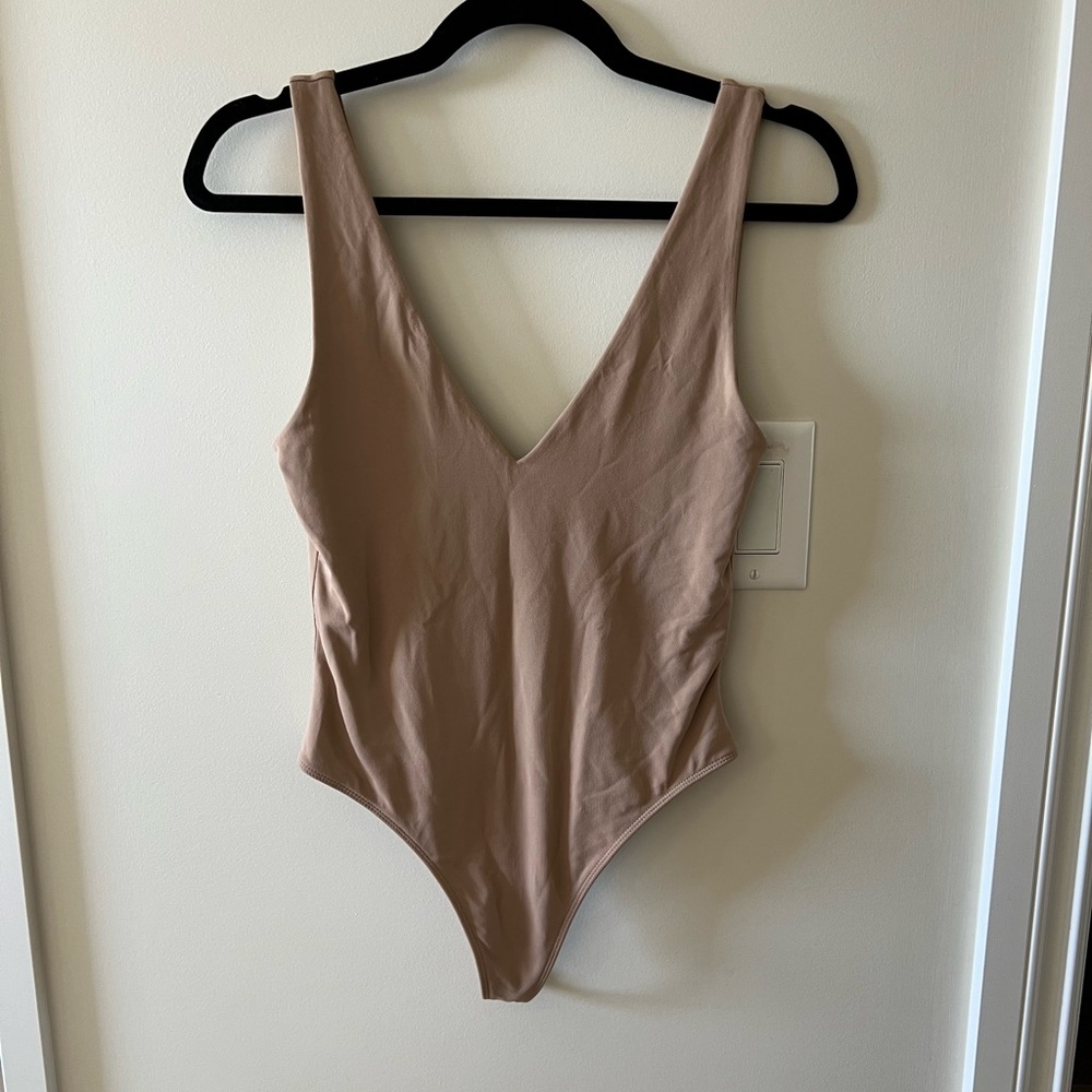 BABATON CONTOUR V NECK BODY SUIT
